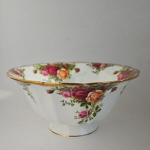 VINTAGE Royal Albert Footed Bowl Old Country Roses 1962